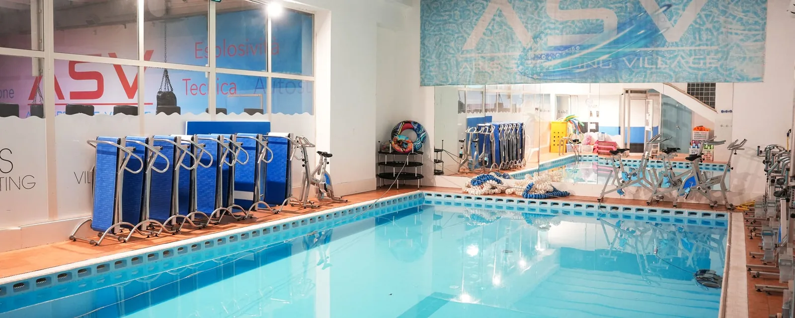 Piscina interna di Aris Sporting Village